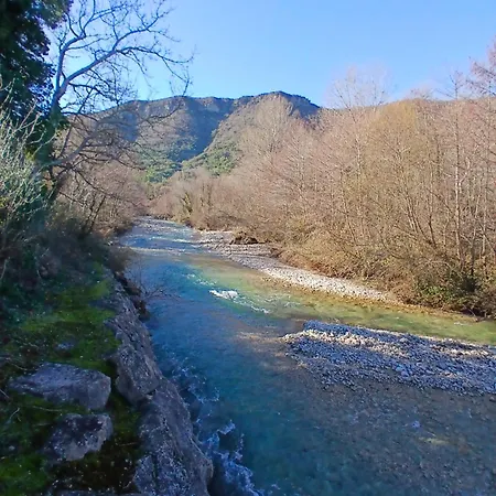 Maison Alma-jardin-riviere 度假居