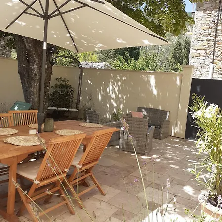 Maison Alma-jardin-riviere Roche-Saint-Secret